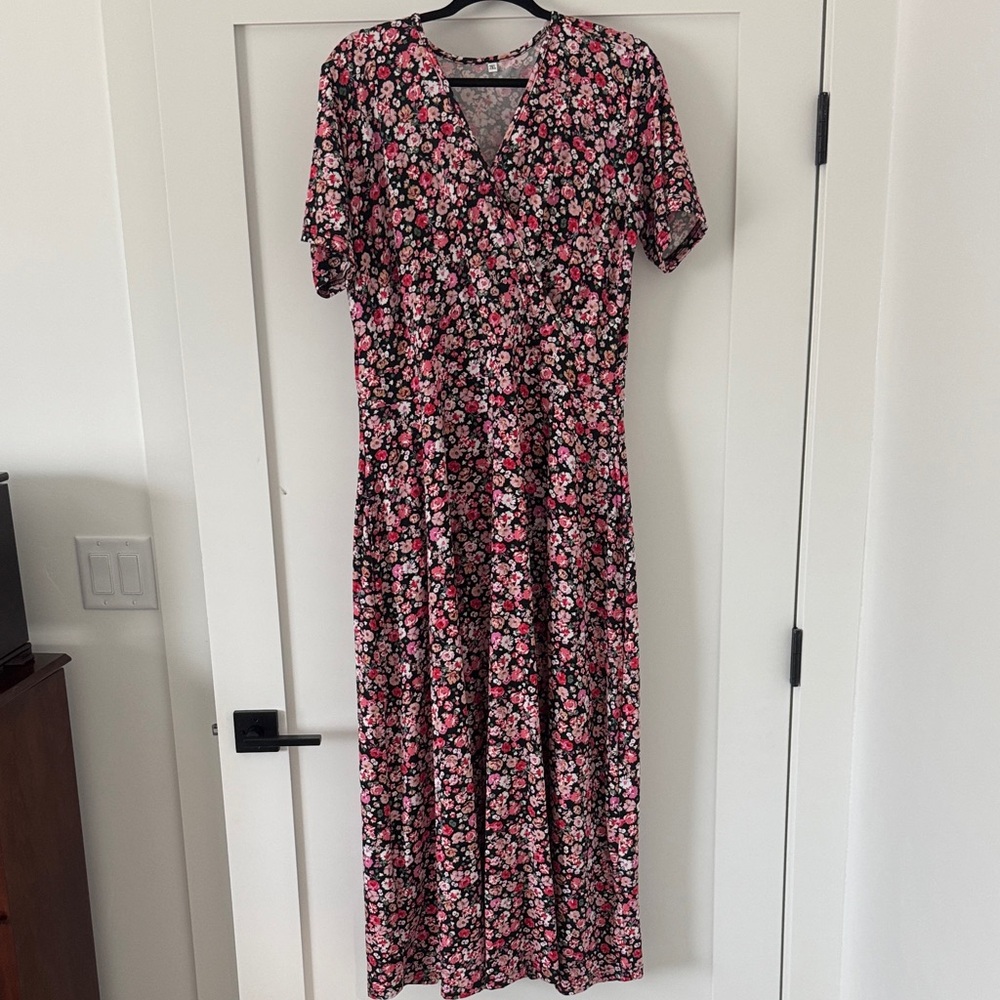 Floral V-Neck Maxi Dress in Black and Pink